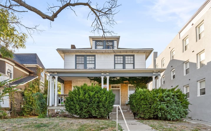 Pictures of Multifamily property located at 3826 Warwick Blvd, Kansas City, MO 64111 for sales - image #1