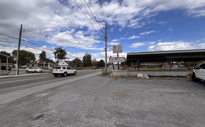image of property at 227 BLUFF CITY HWY Bristol TN 37620-4268