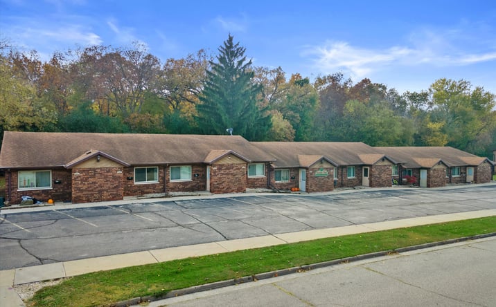 Pictures of Multifamily property located at 643 Meadow Ln, Burlington, WI 53105 for sales - image #1
