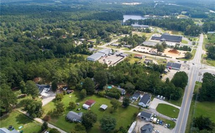 Pictures of Land property located at 7604 Raeford Rd, Fayetteville, NC 28304 for sales - image #1
