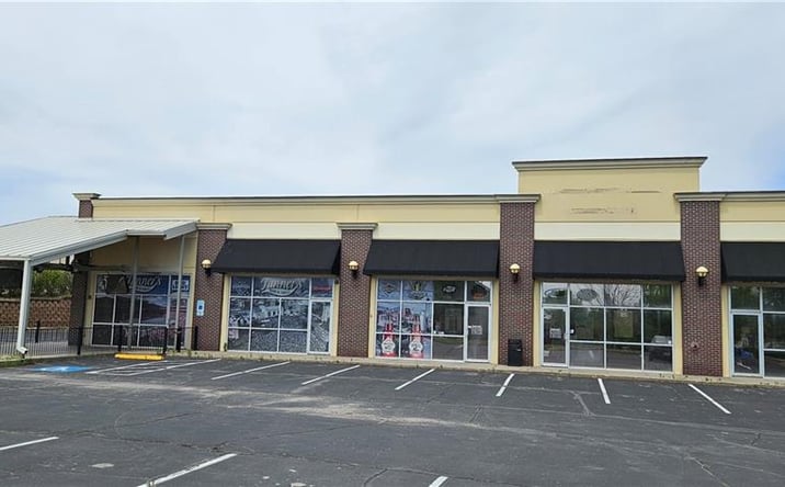 Pictures of Business for Sale, Retail property located at 2701 Running Horse Road, Platte City, MO 64079 for sales - image #1