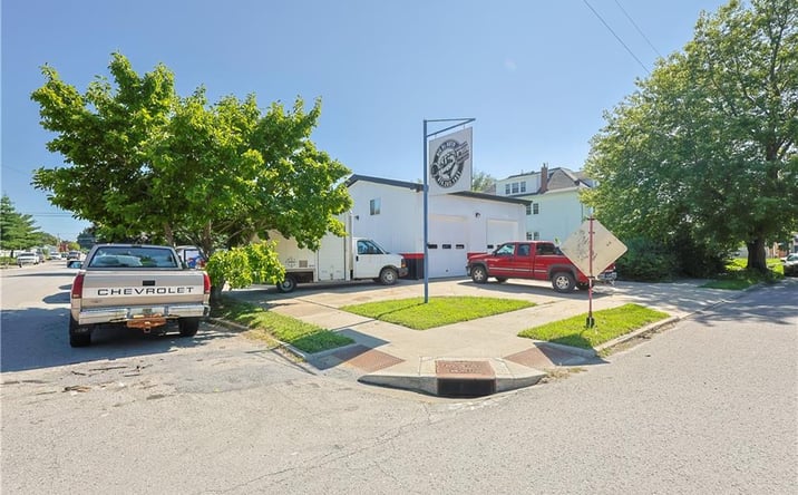 Pictures of Business for Sale, Retail property located at 5508 Pryor Avenue, St Joseph, MO 64504 for sales - image #1