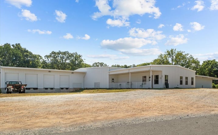 Pictures of Industrial property located at 107 Young Rd, Waverly, TN 37185 for sales - image #1