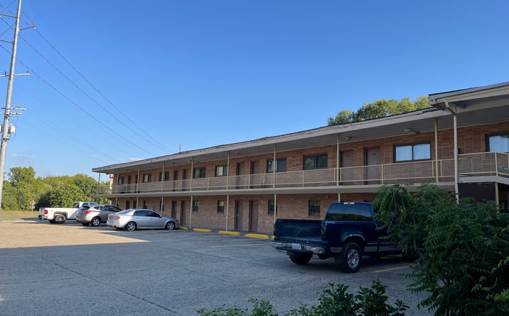 Pictures of Hospitality property located at 16 S Country Club Rd, Decatur, IL 62521 for sales - image #1