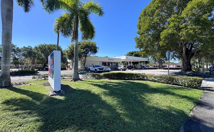 Pictures of Business for Sale, Retail property located at 8400 W Oakland Park Blvd, Sunrise, FL 33351 for sales - image #1