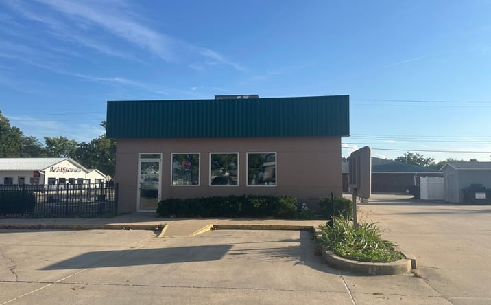 Pictures of Retail property located at 230 S Johnson St, Kahoka, MO 63445 for sales - image #1