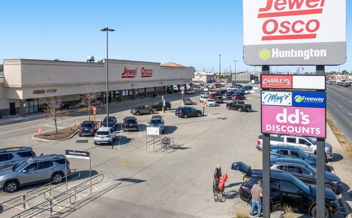 Pictures of Retail property located at 7910 S Cicero Ave, Burbank, IL 60459 for sales - image #1