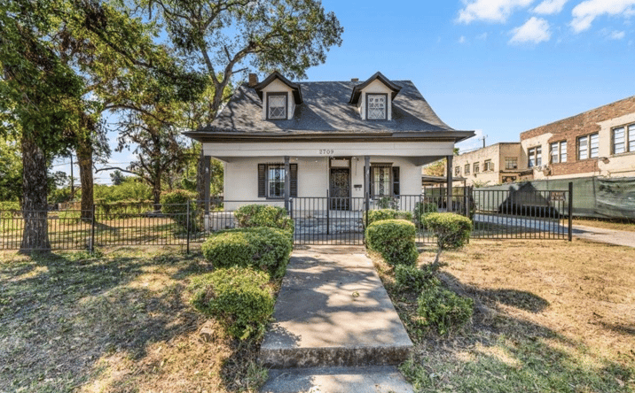 image of property at 2709 AZLE AVE Fort Worth TX 76106