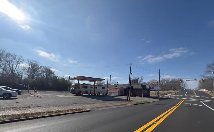 Pictures of Retail property located at 811 West Wood, Paris, TN 38242 for sales - image #1
