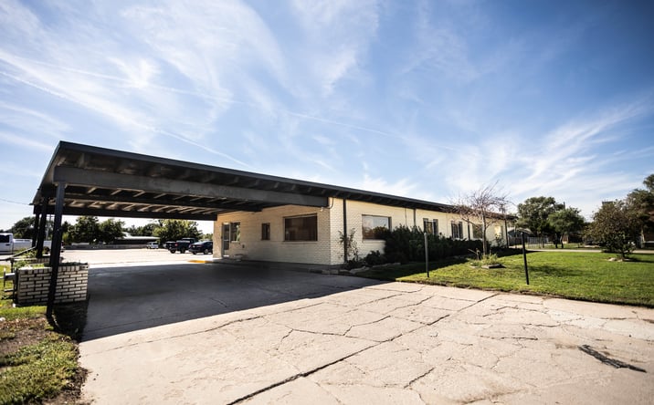Pictures of Retail property located at 1408 Buffalo Jones Ave, Garden City, KS 67846 for sales - image #1