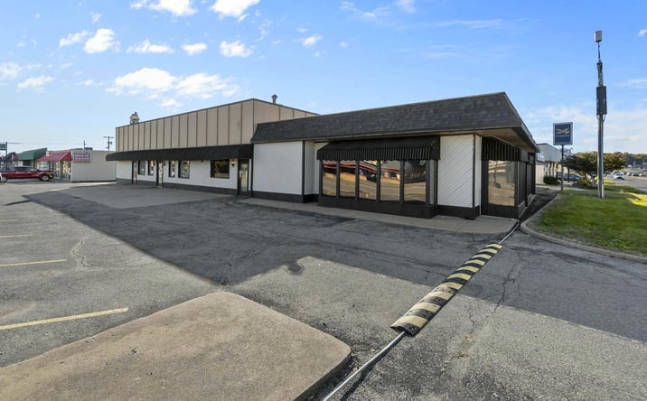 Pictures of Retail property located at 205 S Plaza Way, Cape Girardeau, MO 63703 for sales - image #1