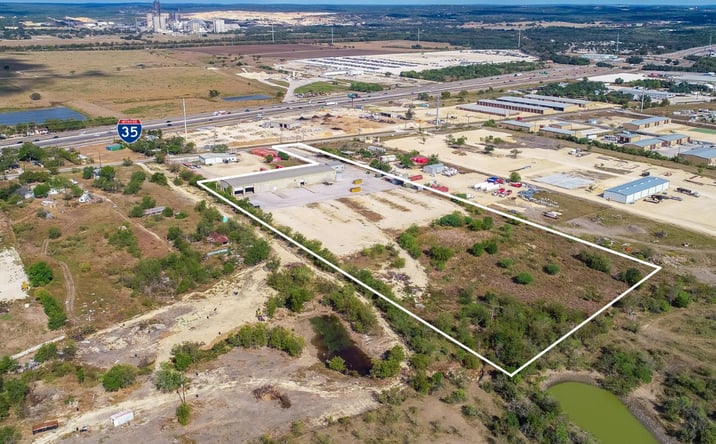 image of property at 8163 OLD BASTROP RD New Braunfels TX 78130-7136