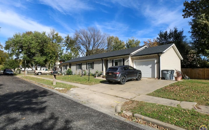Pictures of Multifamily property located at 620/618 Wilson St, Emporia, KS 66801 for sales - image #1