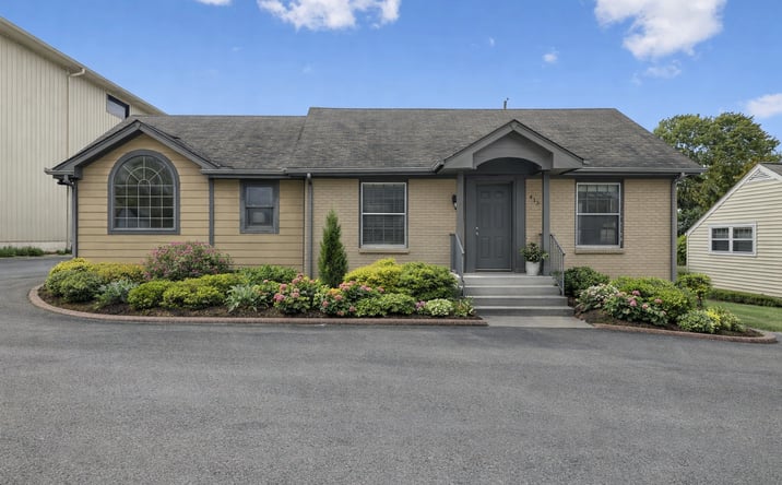 Pictures of Industrial, Office property located at 413 E Iris Dr, Berry Hill, TN 37204 for sales - image #1