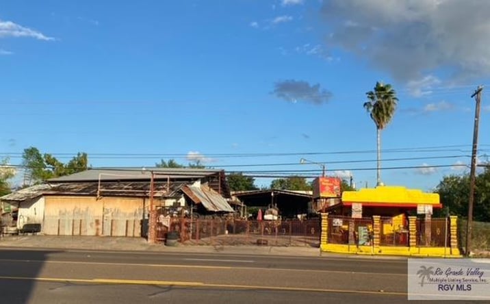 Pictures of Retail property located at 4614 Paredes Line Rd., Brownsville, TX 78526 for sales - image #1