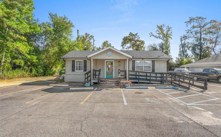 Pictures of Special Purpose property located at 110 Executive Drive, Moss Bluff, LA 70611 for sales - image #1