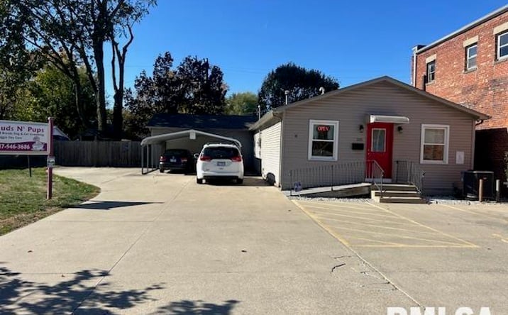 Pictures of Retail property located at 235 N English Avenue, Springfield, IL 62702 for sales - image #1
