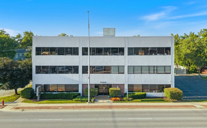 Pictures of Office property located at 7000 W 111th Street, Worth, IL 60482 for sales - image #1