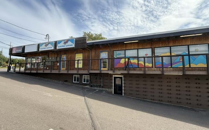 Pictures of Retail property located at 11642 SW Pacific Highway, Tigard, OR 97223 for sales - image #1