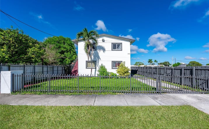 Pictures of Multifamily property located at 520 SW Krome Ter, Homestead, FL 33030 for sales - image #1