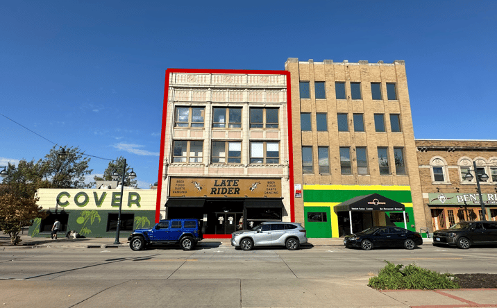 Pictures of Retail property located at 1405 5th Ave, Moline, IL 61265 for sales - image #1