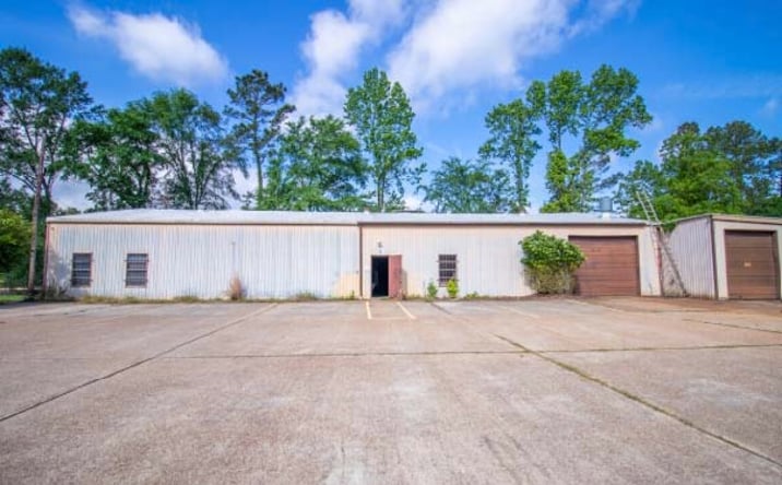 Pictures of Retail, Industrial property located at 805 Hilbig Rd, Conroe, TX 77301 for sales - image #1