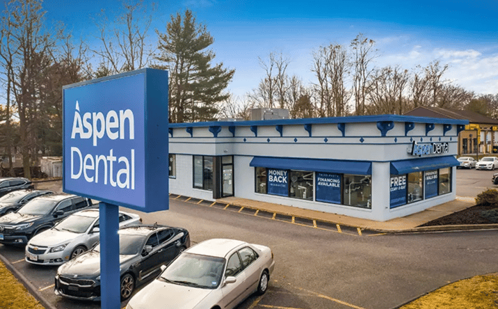 Pictures of Retail property located at 1128 Farmington Ave, Bristol, CT 06010 for sales - image #1