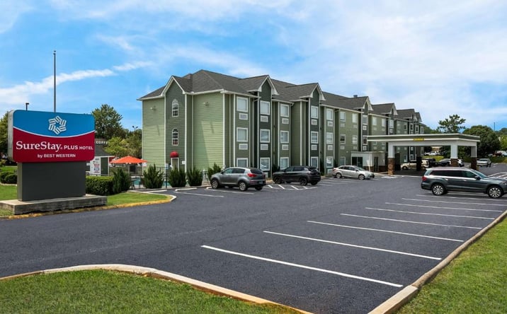 Pictures of Hospitality property located at 680 Winfield Dunn Pkwy, Sevierville, TN 37876 for sales - image #1