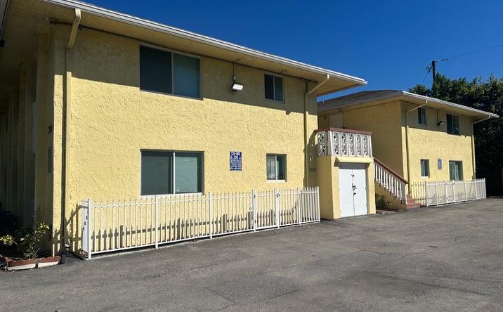 Pictures of Multifamily property located at 724 NE 4th St, Hallandale Beach, FL 33009 for sales - image #1