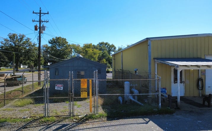 Pictures of Industrial, Office, Retail property located at 411 W Main St, Hohenwald, TN 38462 for sales - image #1