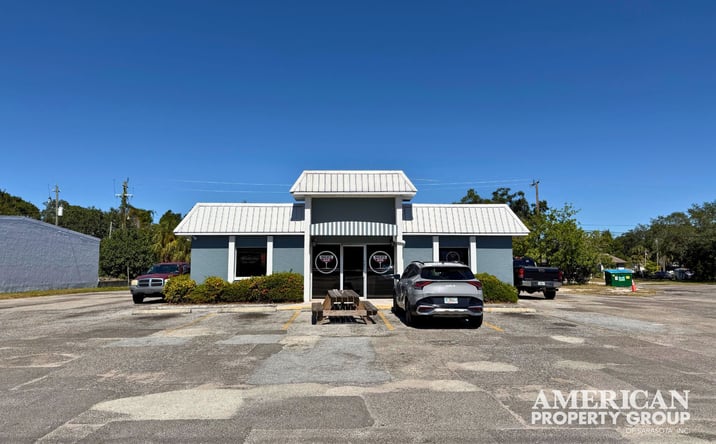 Pictures of Retail property located at 4459 Bee Ridge Rd, Sarasota, FL 34233 for sales - image #1