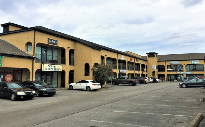 Pictures of Retail property located at 4820 University Dr NW, Huntsville, AL 35816 for sales - image #1