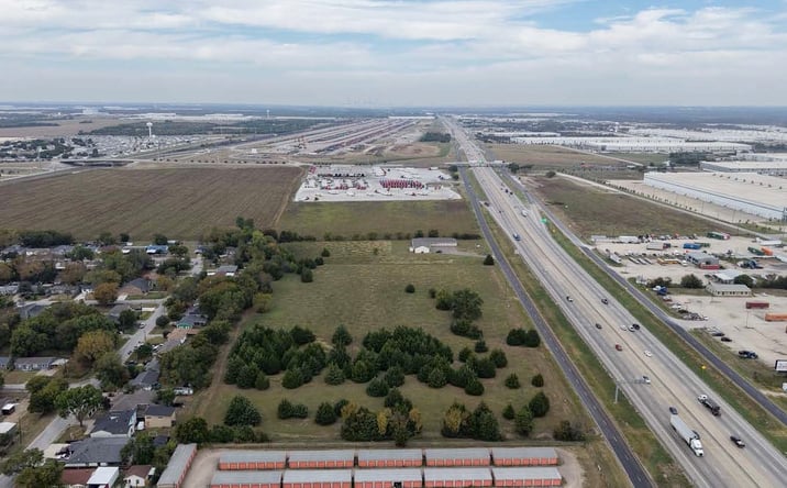Pictures of Land property located at 4819 - 4851 N 1-45, Wilmer, TX 75172 for sales - image #1