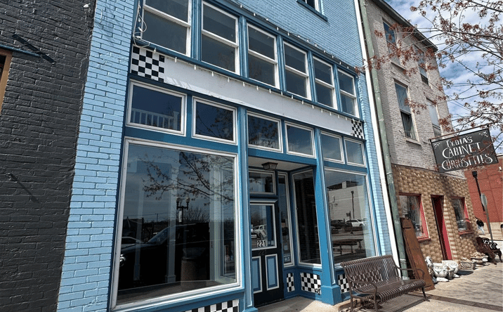 Pictures of Retail property located at 221 N Main St, Hannibal, MO 63401 for sales - image #1