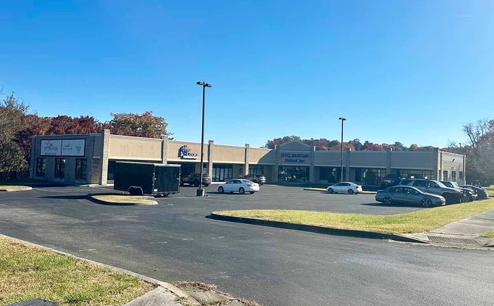 Pictures of Retail property located at 3966 Bristol Hwy, Johnson City, TN 37601 for sales - image #1