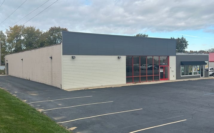 Pictures of Retail property located at 1729-1735 E Commercial Ave, Lowell, IN 46356 for sales - image #1