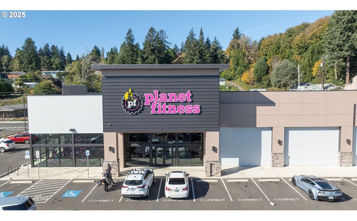 Pictures of Retail property located at 1236 Teakwood Ave, Coos Bay, OR 97420 for sales - image #1