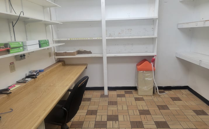 Pictures of Retail property located at 490 Tyee Dr, Point Roberts, WA 98281 for sales - image #1