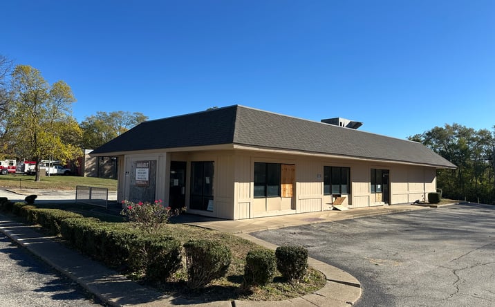 Pictures of Retail property located at 2920 NE Adams St, Peoria, IL 61603 for sales - image #1