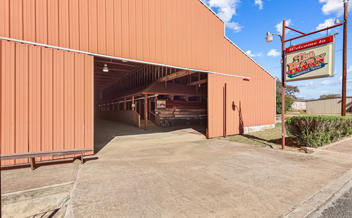 Pictures of Industrial, Mixed Use property located at 1001 D street, Floresville, TX 78114 for sales - image #1