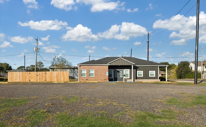 Pictures of Office property located at 902 S Broadway Street, La Porte, TX 77571 for sales - image #1