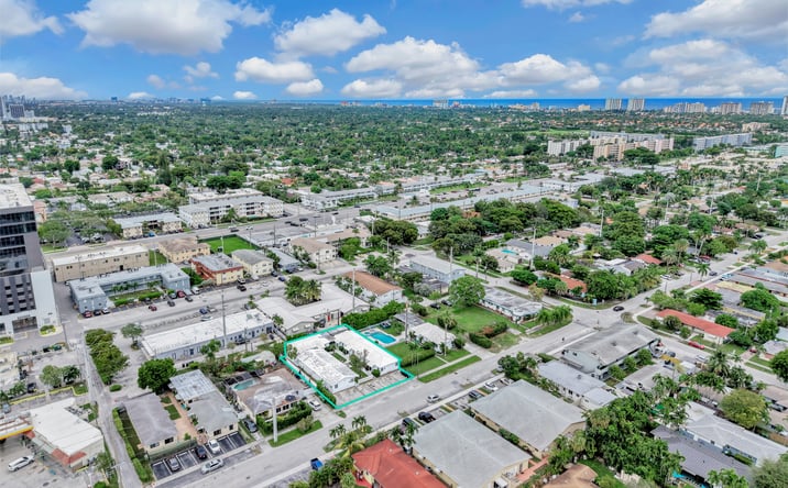 Pictures of Multifamily property located at 703 NE 7th St, Hallandale Beach, FL 33009 for sales - image #1