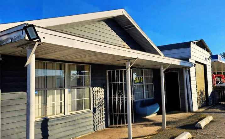 Pictures of Mixed Use, Retail property located at 3619 Blanding Blvd, Jacksonville, FL 32210 for sales - image #1