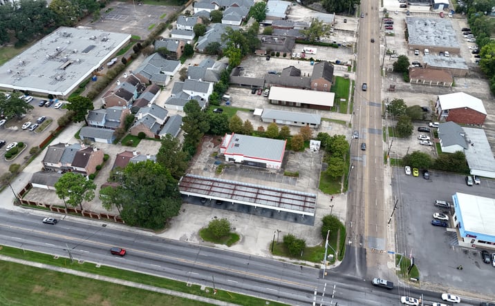 Pictures of Retail property located at 110 S Foster Dr, Baton Rouge, LA 70806 for sales - image #1