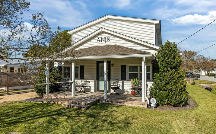 Pictures of Hospitality, Office, Special Purpose property located at 1113 Lennoxville Rd, Beaufort, NC 28516 for sales - image #1