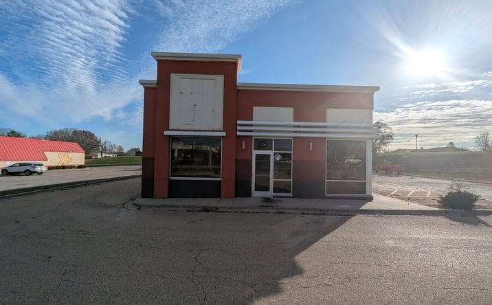 Pictures of Retail property located at 1106 Peoria St, Washington, IL 61571 for sales - image #1