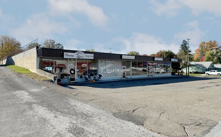 Pictures of Office, Retail property located at 330 West High Street, Orrville, OH 44667 for sales - image #1