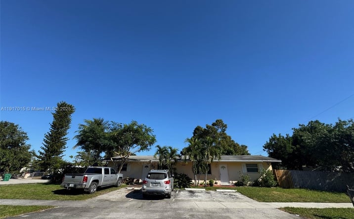 Pictures of Multifamily property located at 2200 SW 42nd Ave, Fort Lauderdale, FL 33317 for sales - image #1