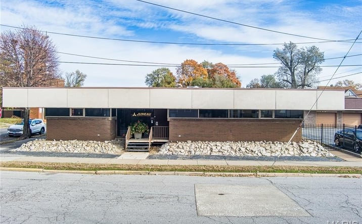 Pictures of Special Purpose property located at 2100 State Street, Granite City, IL 62040 for sales - image #1