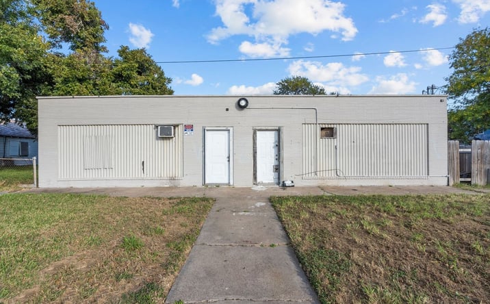 Pictures of Mixed Use property located at 102 9th St N, Texas City, TX 77590 for sales - image #1